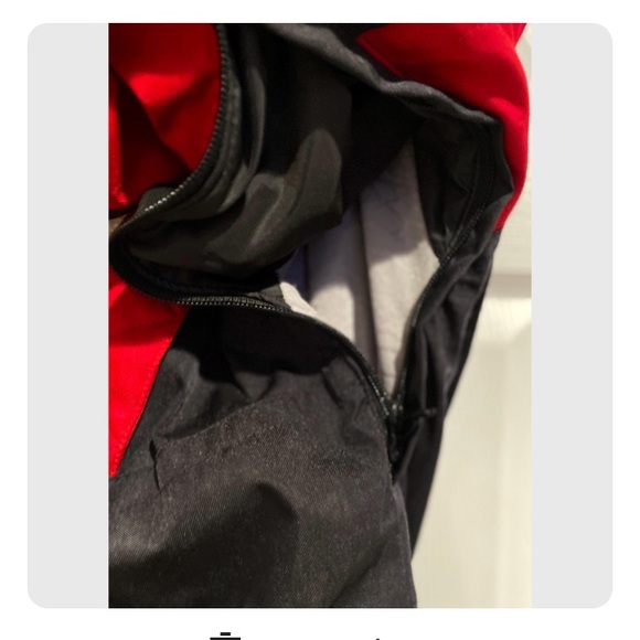 Vintage Spider Dermizax
Jacket Men's size S Black and Red with zip hood - Picture 11 of 17